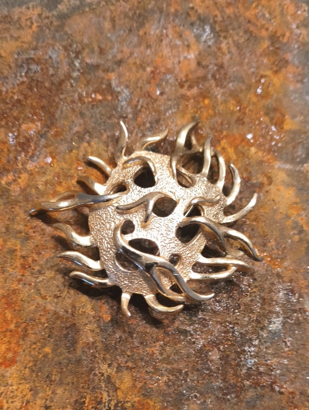 Gold Tone Coventry Sea Anemone - Vintage Coventry!